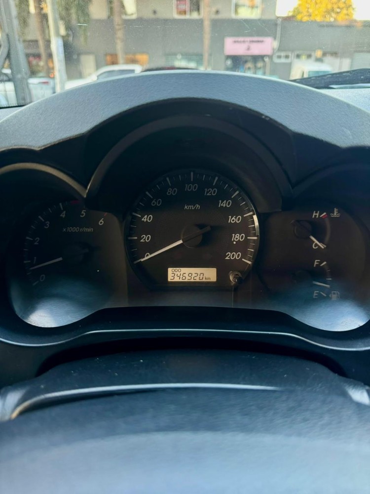 Toyota Hilux SR — foto 10